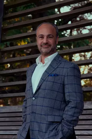 Raphael Arazi, Vancouver, Real Estate Agent