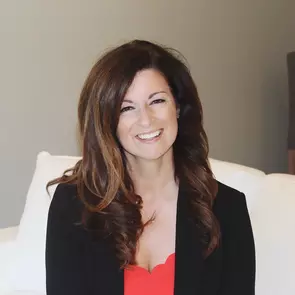Angie Hill, Victoria, Real Estate Agent