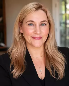 Anna Hakim, Victoria, Real Estate Agent