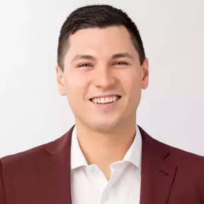 Brandon Gee-Moore, Burnaby, Real Estate Agent