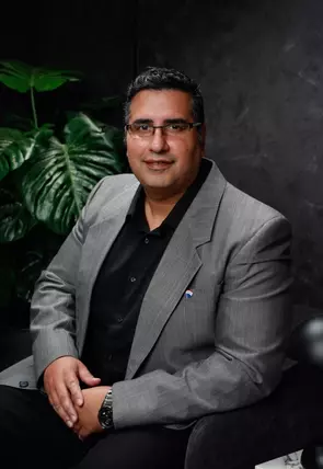 Dev Puri, Burnaby, Real Estate Agent