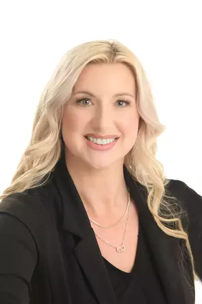 Dezarae Borley, Comox, Real Estate Agent