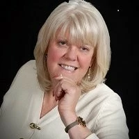 Dona Gola, Everett, Real Estate Agent