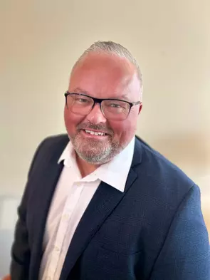 Glen Tompkins, London, Real Estate Agent