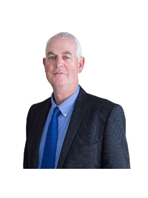 Ian Whitelaw, Parksville, Real Estate Agent