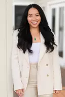 Isabelle Nguyen, Vancouver, Real Estate Agent