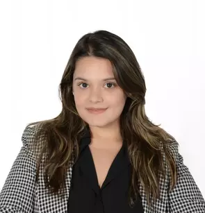 Ishita Guliani, Surrey, Real Estate Agent