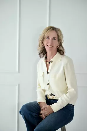 Jackie Peifer, Oakville, Real Estate Agent