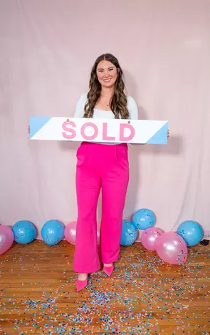Jaylee Vey, Paris, Real Estate Agent