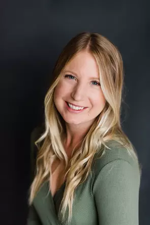 Kaela Carter, London, Real Estate Agent