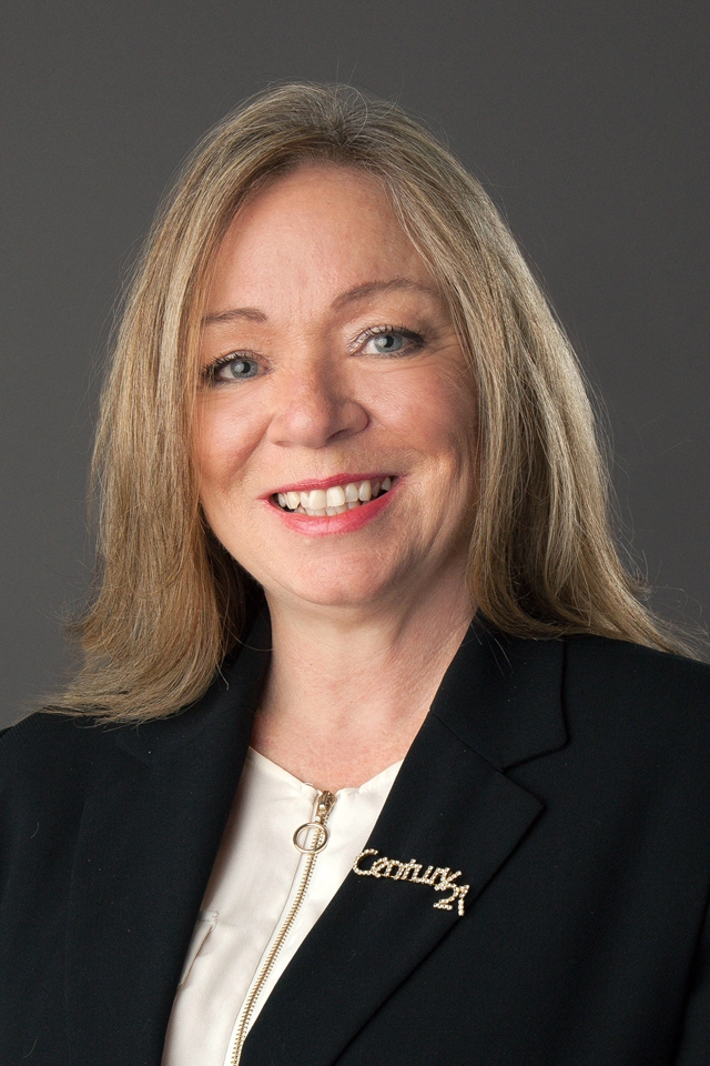 Keeley Ward, Oshawa, Real Estate Agent