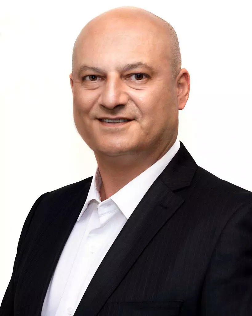 Belos Khanania, London, Real Estate Agent