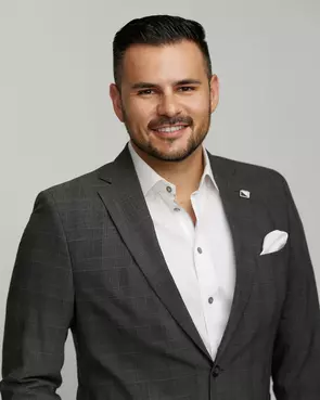 LJ Aguinaga, Montreal, Real Estate Agent