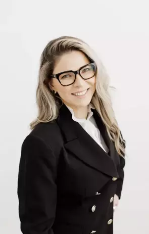 Laurita Almeida, Stratford, Real Estate Agent