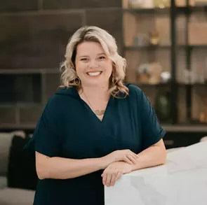 Lindsay Reid, London, Real Estate Agent