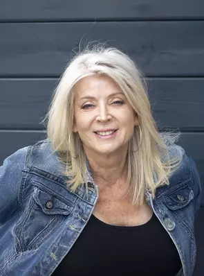 Lorie Johnson, London, Real Estate Agent