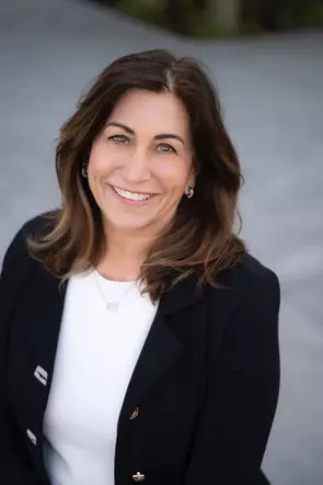 Lorraine Watkins, Greenbrae, Real Estate Agent