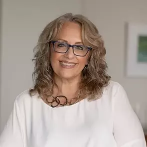 Lynnette Carter, Bedford, Real Estate Agent