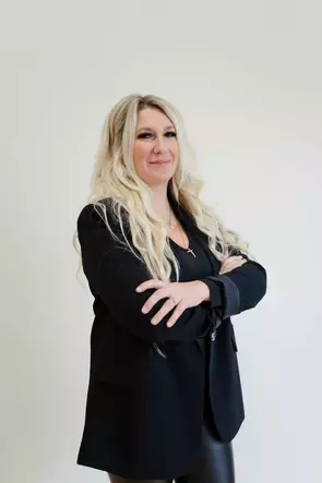 Mandy Mogatas, Winnipeg, Real Estate Agent