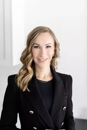 Nelle Derry, Calgary, Real Estate Agent