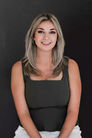 Nicole Baiz, Oakville, Real Estate Agent