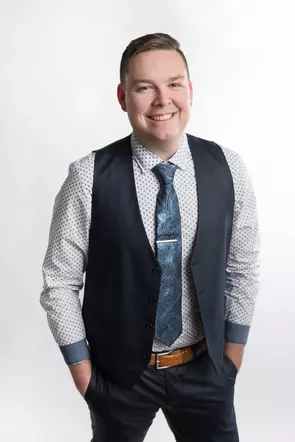 Owen Paxton, Oliver, Real Estate Agent