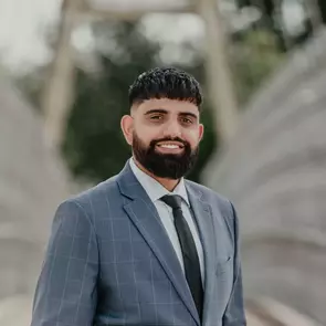 Parmvir Toor, Surrey, Real Estate Agent