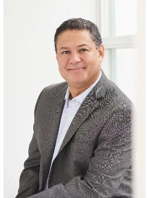 Randy Aqui, Newmarket, Real Estate Agent