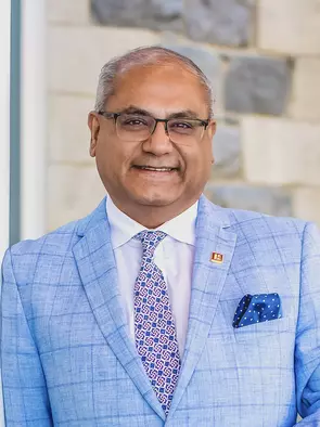 Riz Jadavji, Kitchener, Real Estate Agent