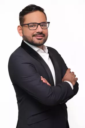 Suresh Kangayampalayam Manian, Kitchener, Real Estate Agent
