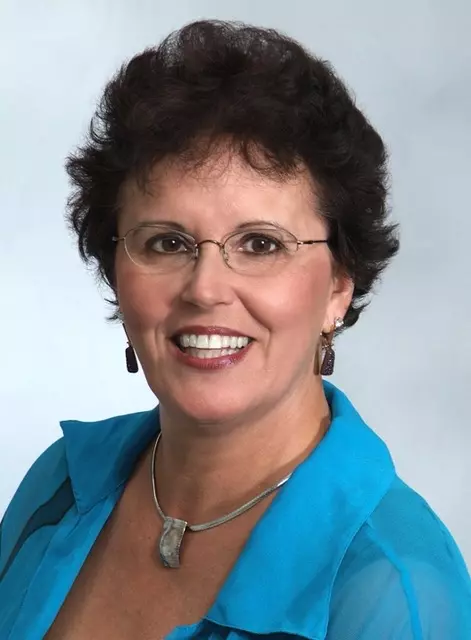 Suzanne Dana, Williamsburg, Real Estate Agent
