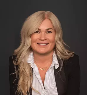 Tara Hunter, Sechelt, Real Estate Agent