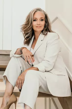 Tara West, Toronto, Real Estate Agent