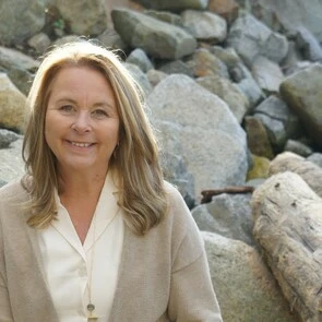 Thyra McKilligan, West Vancouver, Real Estate Agent