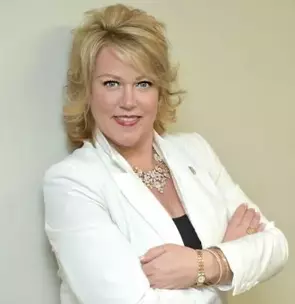Tia Sanginesi, Simcoe, Real Estate Agent